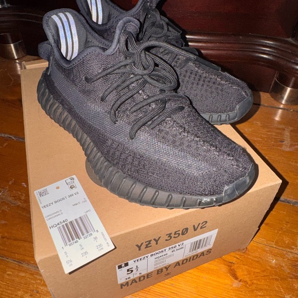 adidas Shoes - YEEZY BOOST 350 V2 ONYX